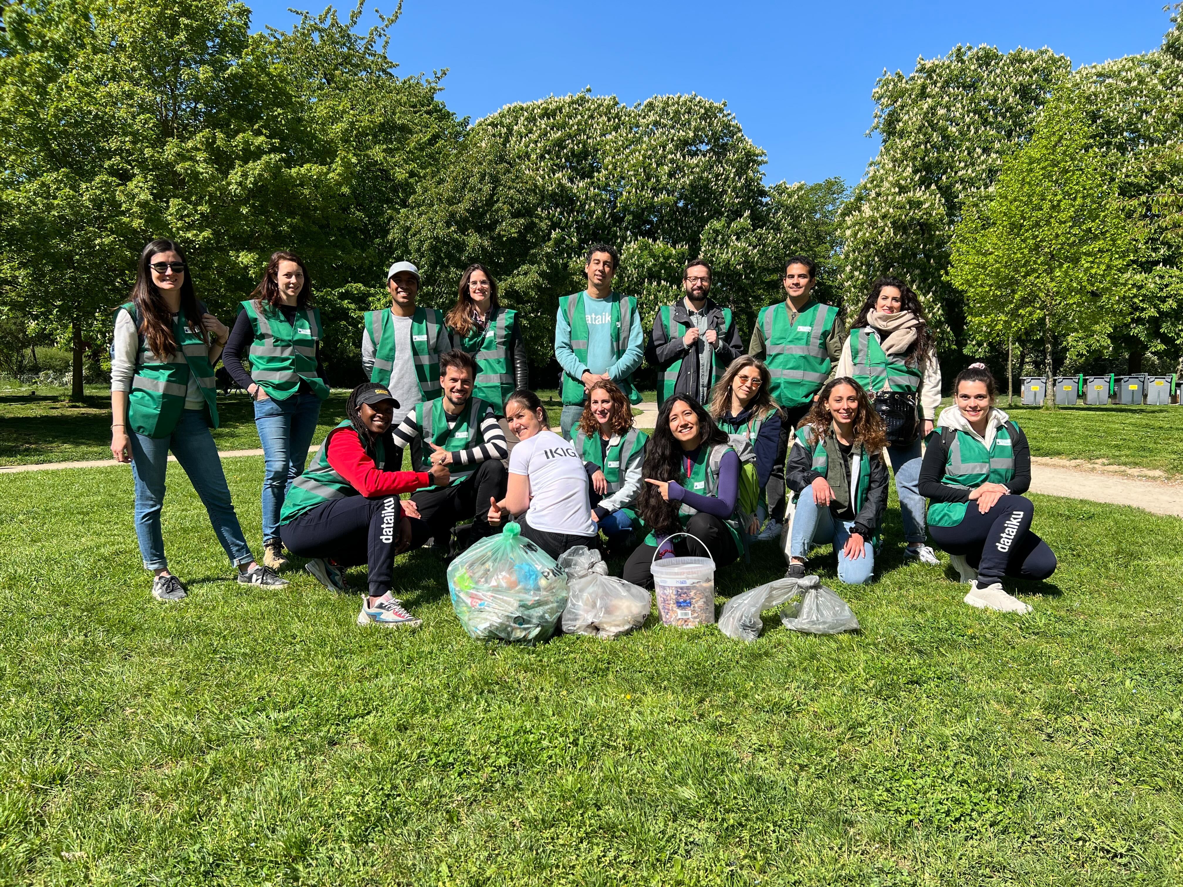 The Dataiku team poses for a photo while volunteering in their community