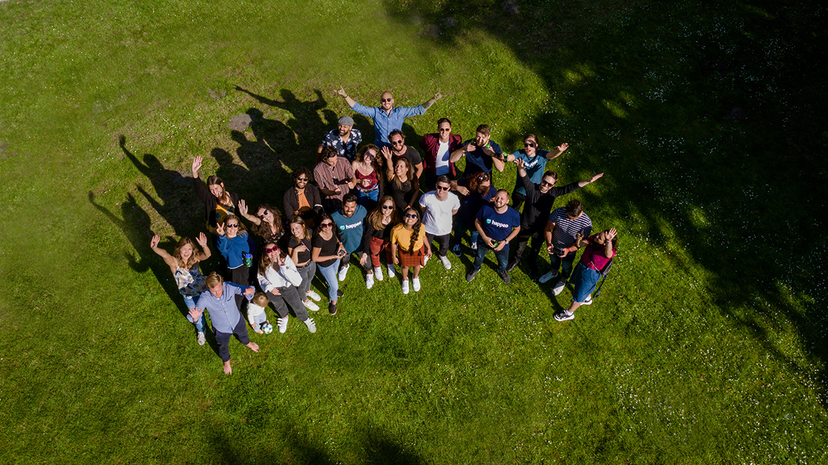 Aerial photo of Happeo team outside on lawn