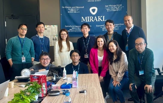 Lindsay Becker poses with colleagues in Mirakl’s Japan office.